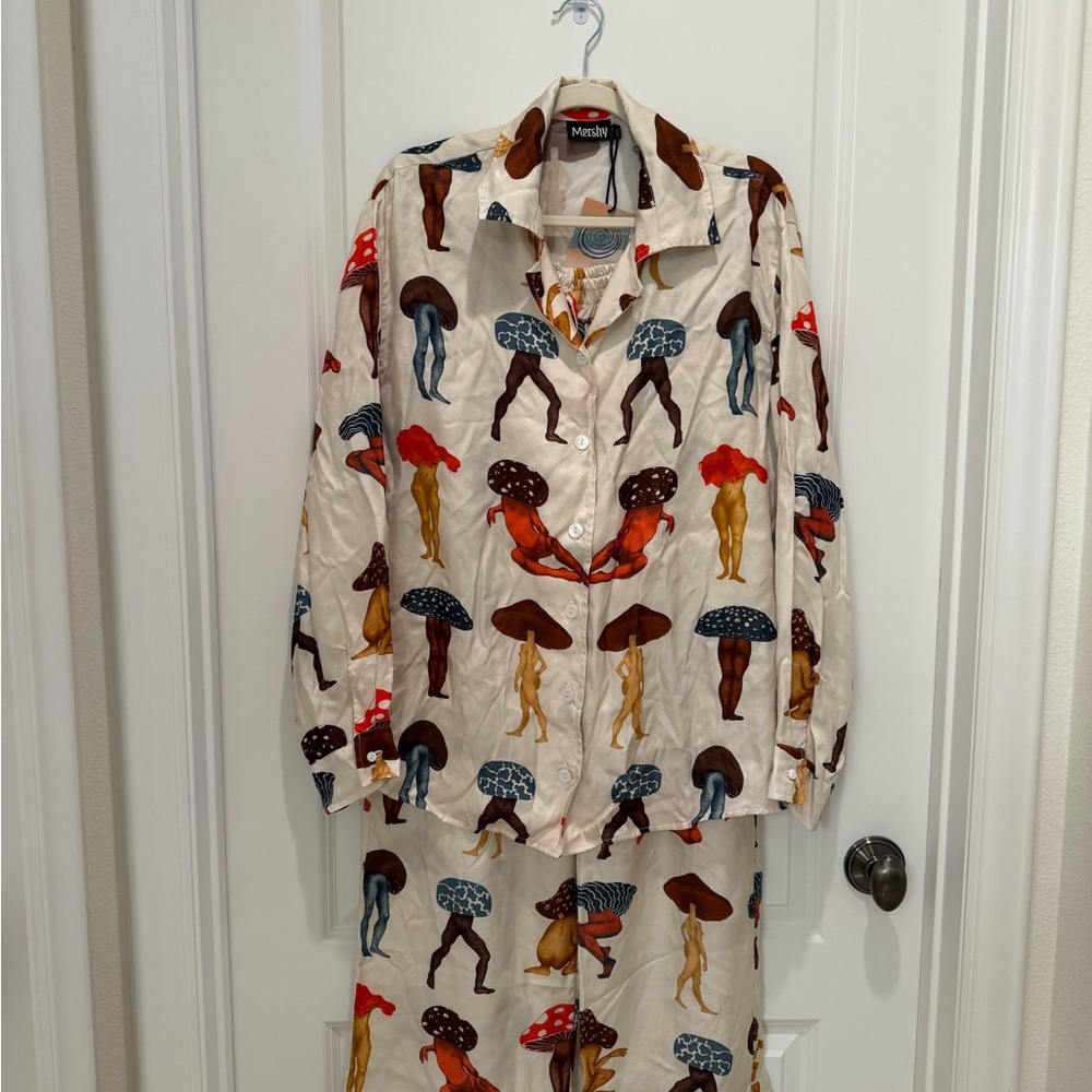 MERSHY Magic Mushroom Print Pajama Set NWT - Picture 8 of 16